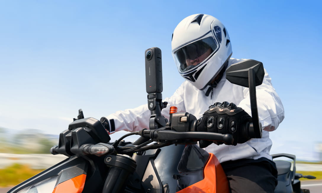 INSTA360 X4 - ULTIMATE 8K 360 ACTION CAM